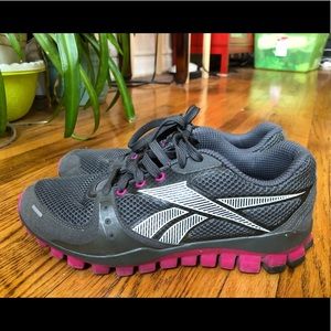 Reebok Realtek Women’s size 8 sneaker pink/grey